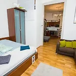 Big Flat In Heart Of Budapest With Ac