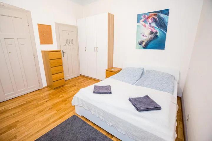 Big Flat In Heart Of With Ac *